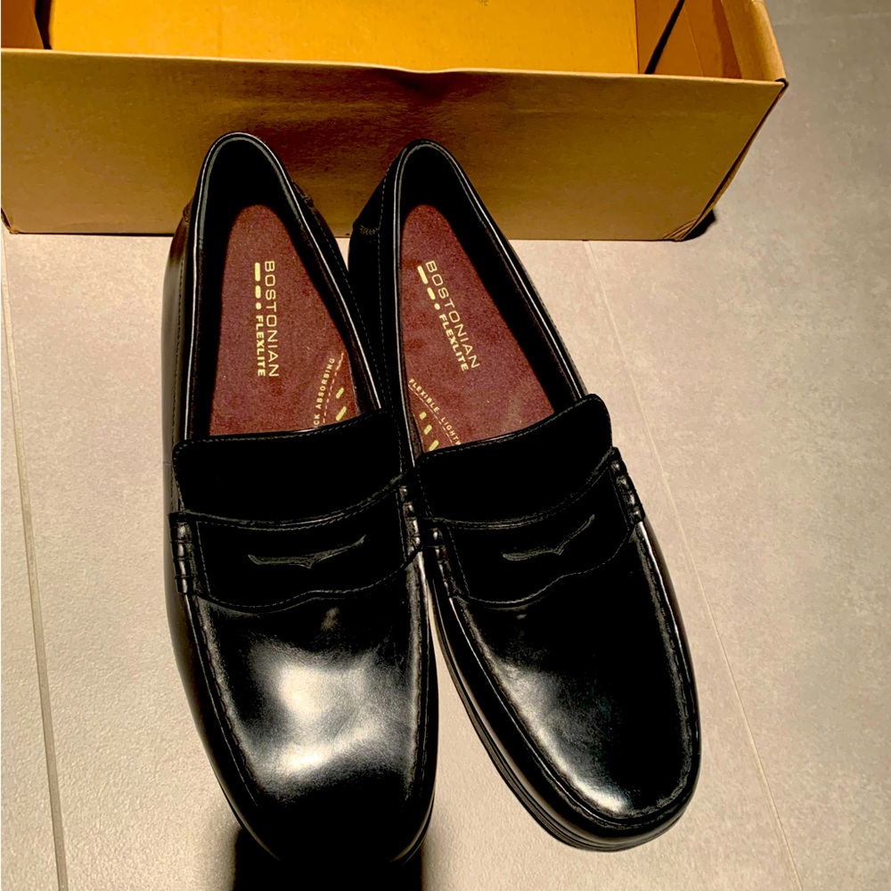 Bostonian men’s penny loafer. New. 11 Wide. Gorgeous!